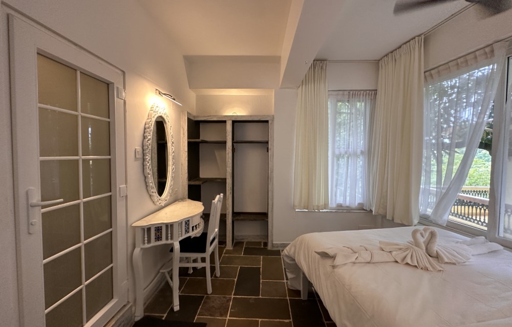 Oceanic Luxury Boutique Hotel