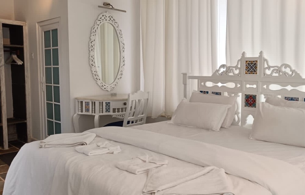 Oceanic Luxury Boutique Hotel